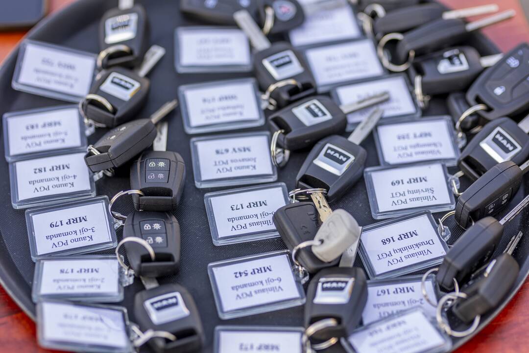 Priešgaisrinėms gelbėjimo tarnyboms perduoti 47 automobiliai