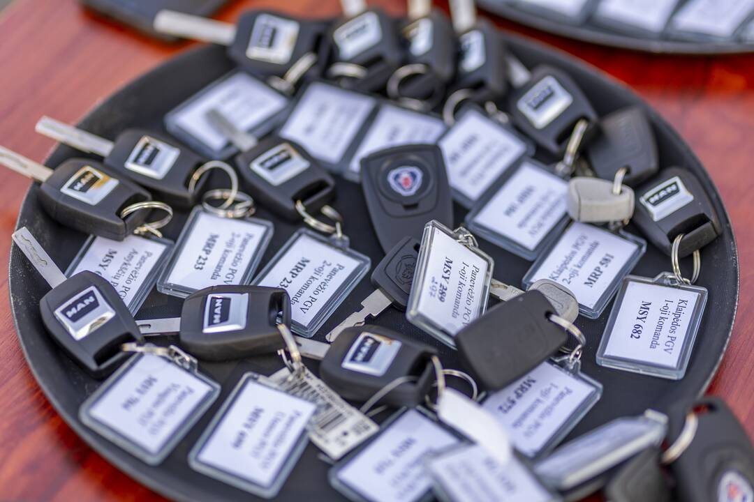 Priešgaisrinėms gelbėjimo tarnyboms perduoti 47 automobiliai