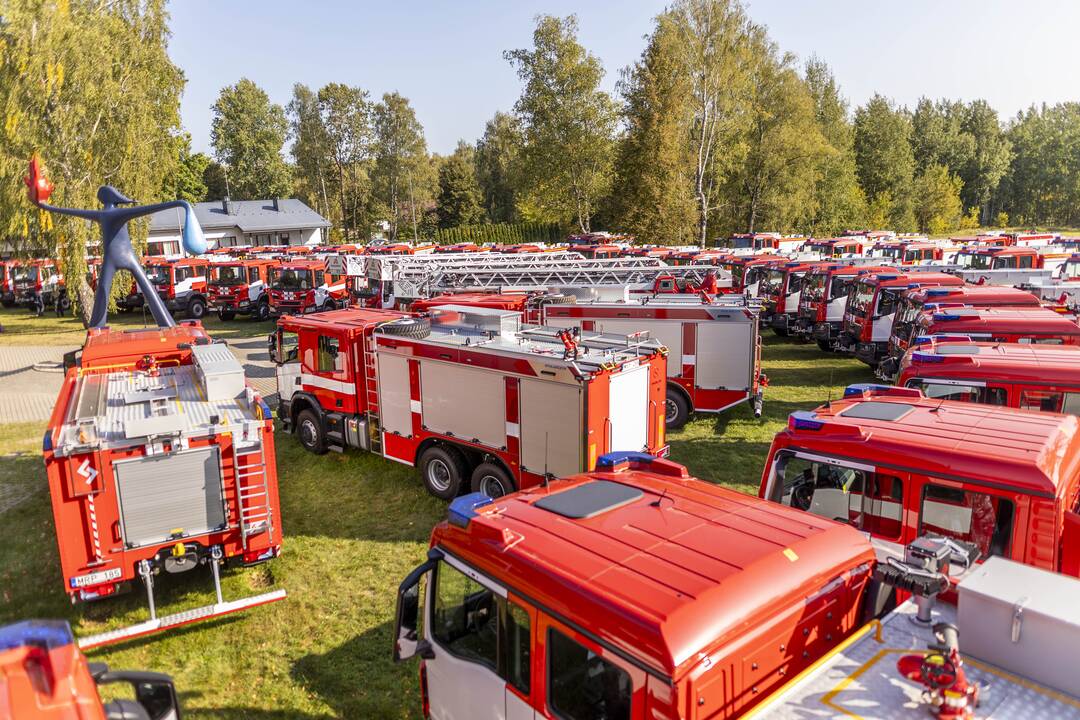 Priešgaisrinėms gelbėjimo tarnyboms perduoti 47 automobiliai