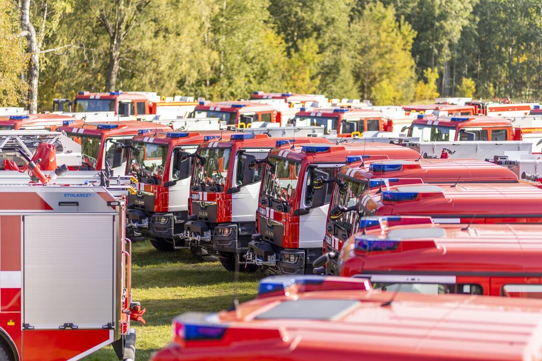Priešgaisrinėms gelbėjimo tarnyboms perduoti 47 automobiliai