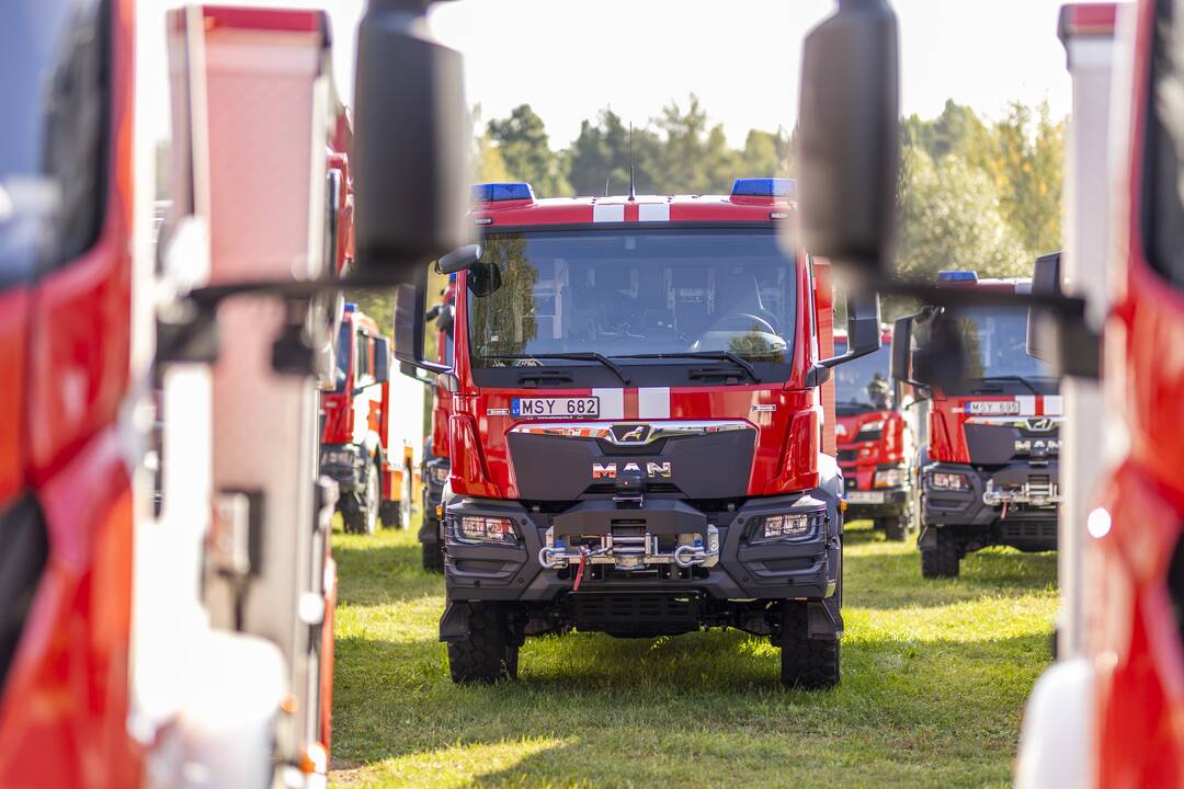 Priešgaisrinėms gelbėjimo tarnyboms perduoti 47 automobiliai