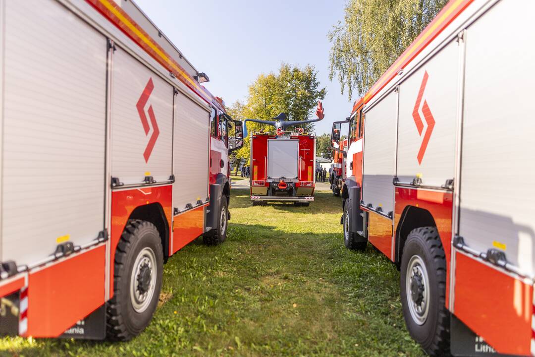 Priešgaisrinėms gelbėjimo tarnyboms perduoti 47 automobiliai