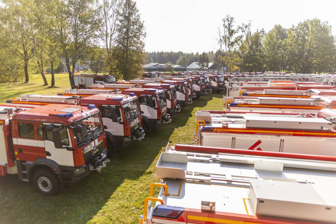 Priešgaisrinėms gelbėjimo tarnyboms perduoti 47 automobiliai