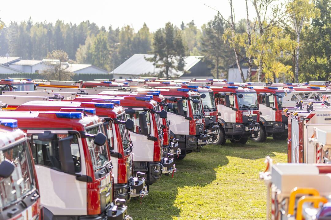 Priešgaisrinėms gelbėjimo tarnyboms perduoti 47 automobiliai