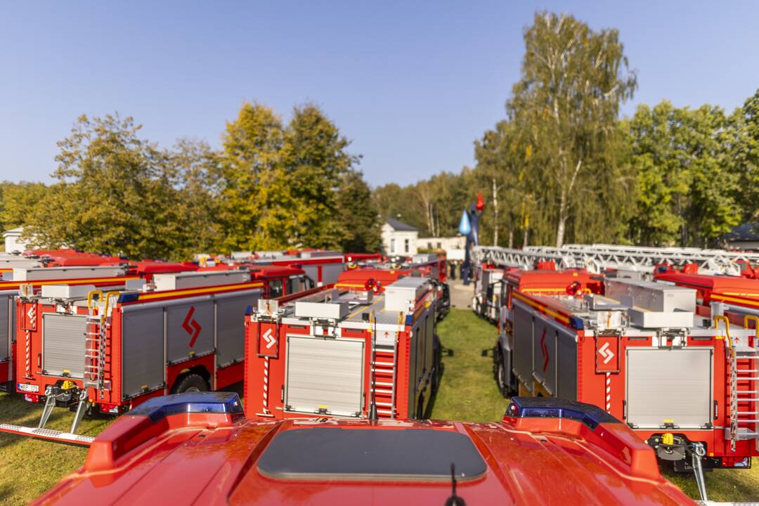 Priešgaisrinėms gelbėjimo tarnyboms perduoti 47 automobiliai