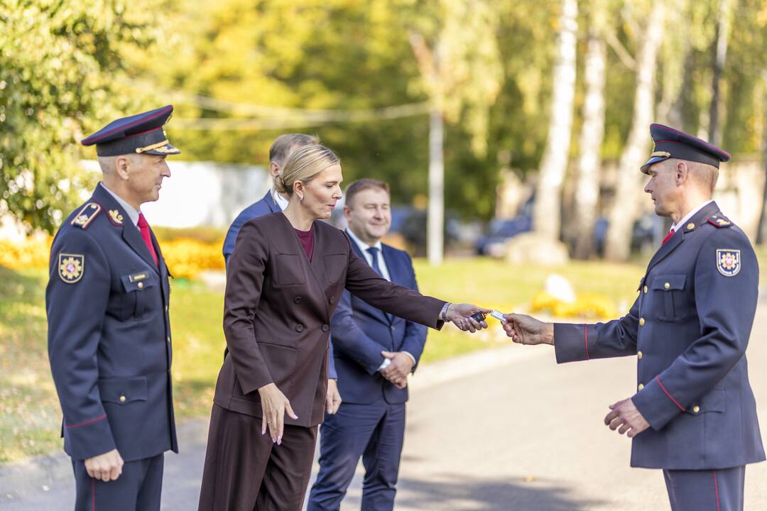 Priešgaisrinėms gelbėjimo tarnyboms perduoti 47 automobiliai