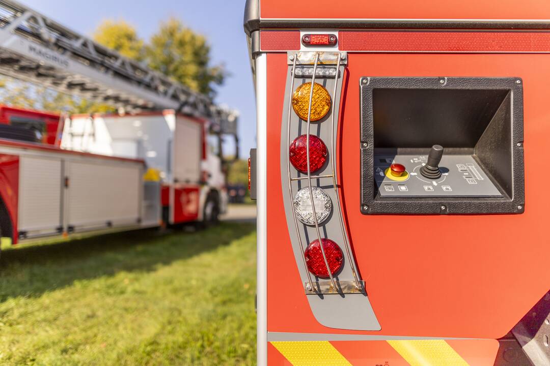 Priešgaisrinėms gelbėjimo tarnyboms perduoti 47 automobiliai