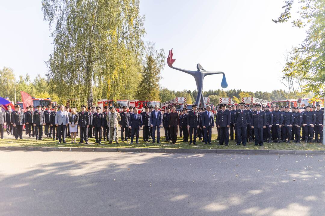 Priešgaisrinėms gelbėjimo tarnyboms perduoti 47 automobiliai