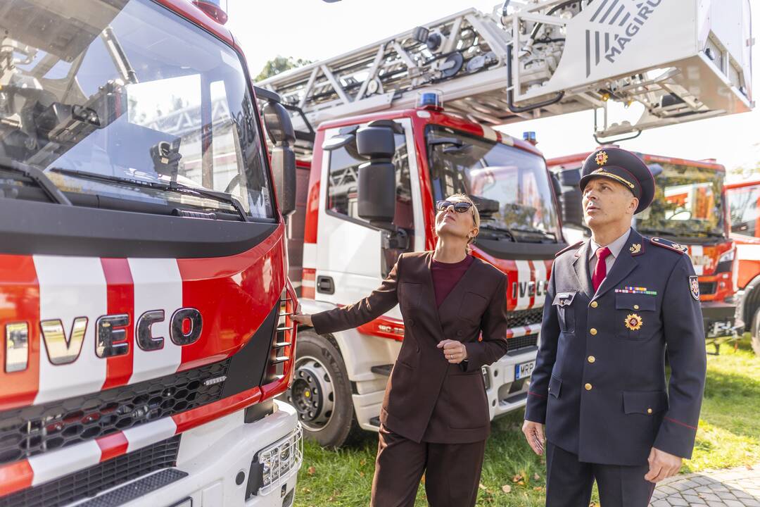 Priešgaisrinėms gelbėjimo tarnyboms perduoti 47 automobiliai