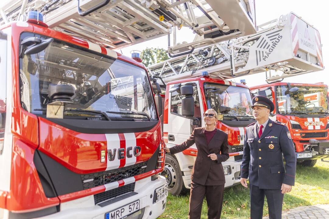 Priešgaisrinėms gelbėjimo tarnyboms perduoti 47 automobiliai