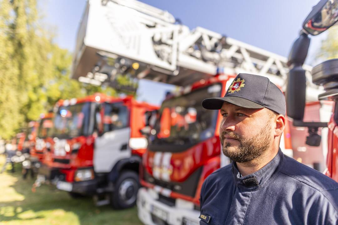 Priešgaisrinėms gelbėjimo tarnyboms perduoti 47 automobiliai