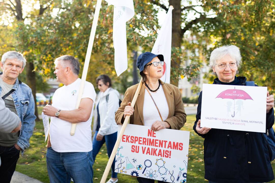 Protestas „Stabdykime gyvenimo įgūdžių ugdymo programą: NE ideologijai švietime!“