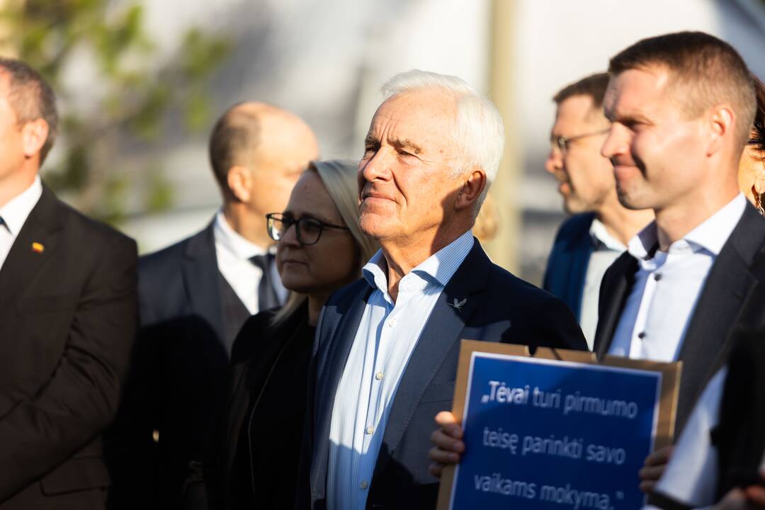 Protestas „Stabdykime gyvenimo įgūdžių ugdymo programą: NE ideologijai švietime!“