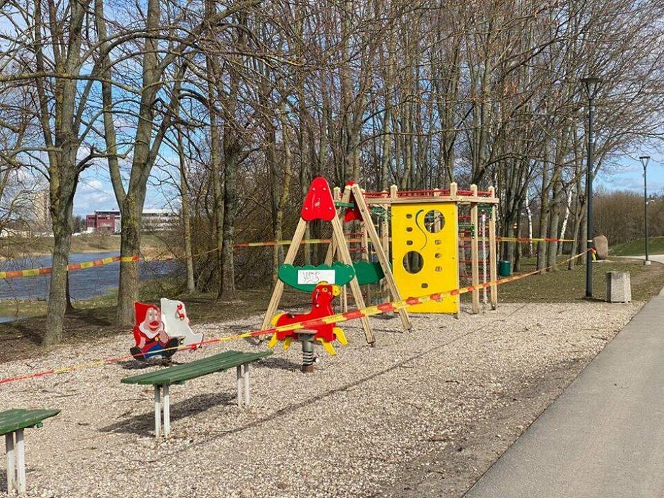 Specialistė: reikėtų uždaryti parkus, vaikų žaidimų aikšteles