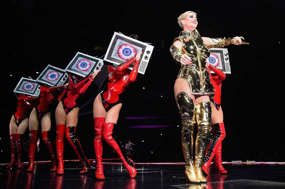 Katy Perry (kairėje)