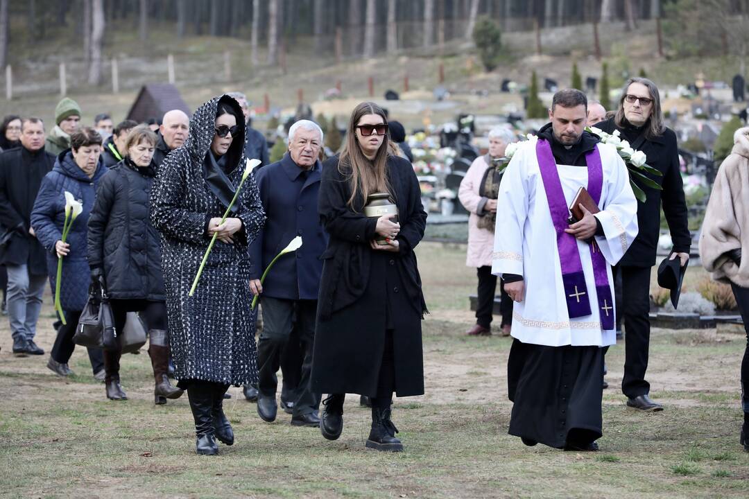V. Cololo atgulė amžinojo poilsio