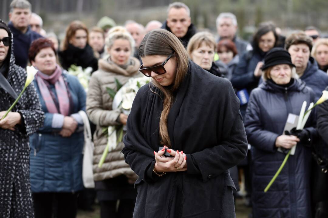 V. Cololo atgulė amžinojo poilsio