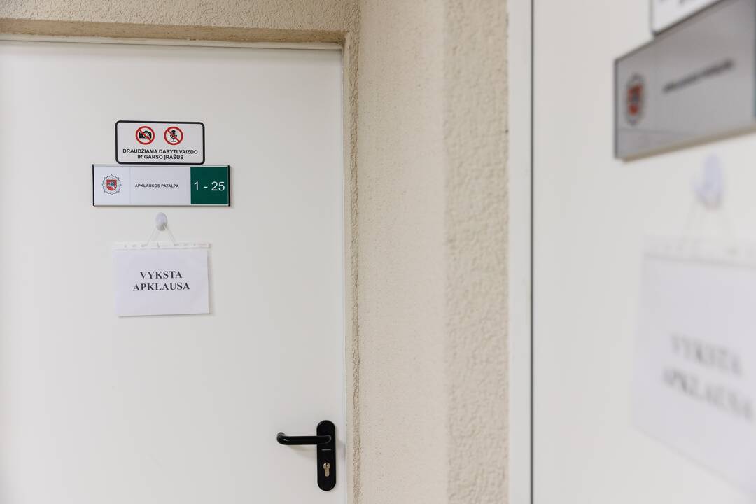 Vilniuje asmenys įsibrovė į policijos komisariato patalpas