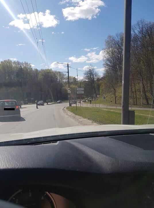 Tunelio gatvėje – avarija: motociklo vairuotojui prireikė medikų