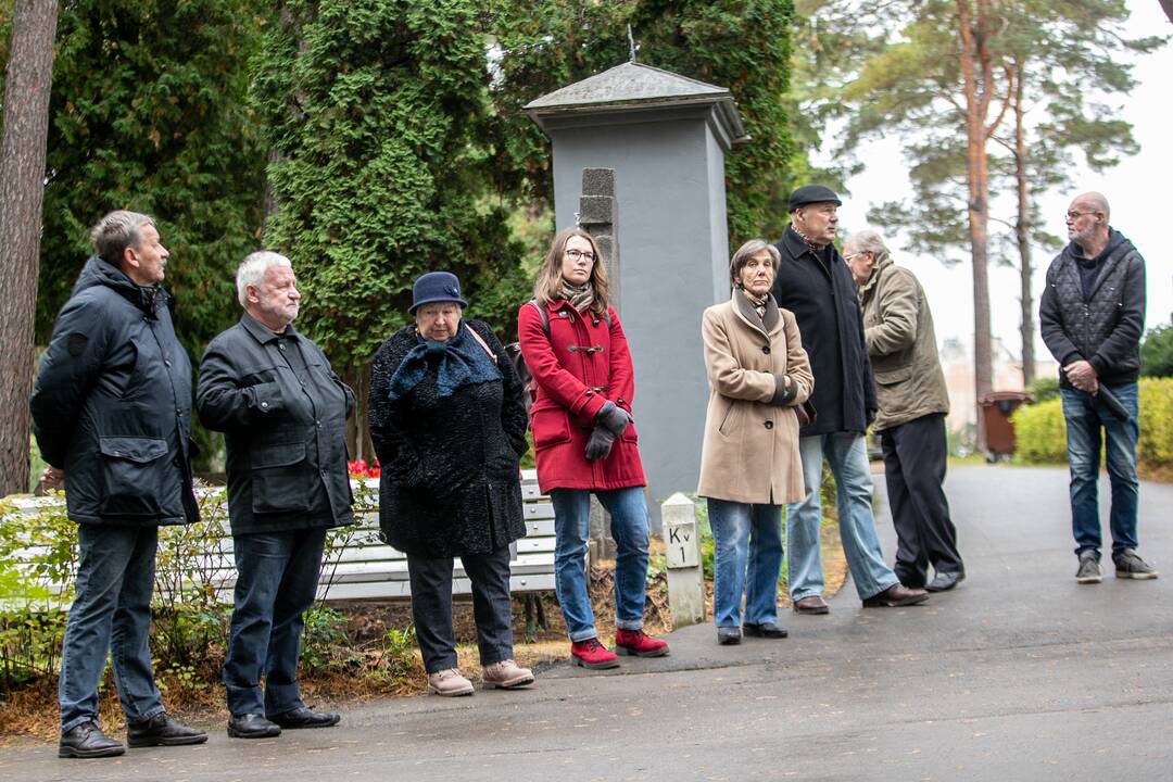 Fotomenininko R. Rakausko laidotuvės
