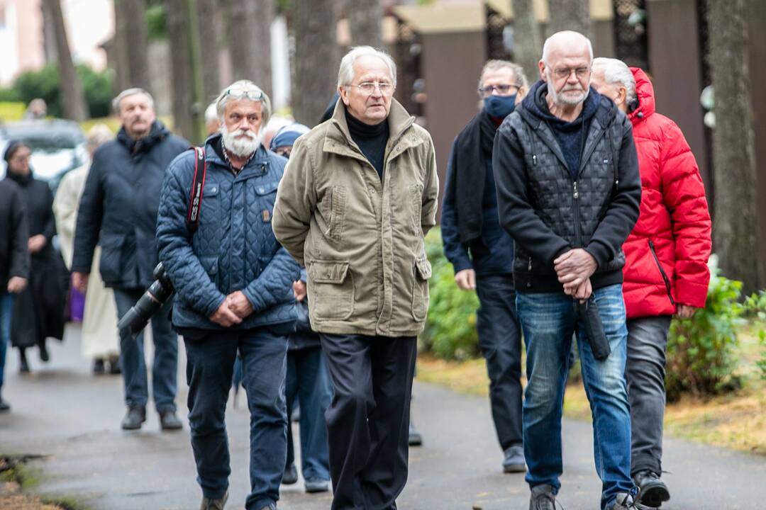 Fotomenininko R. Rakausko laidotuvės