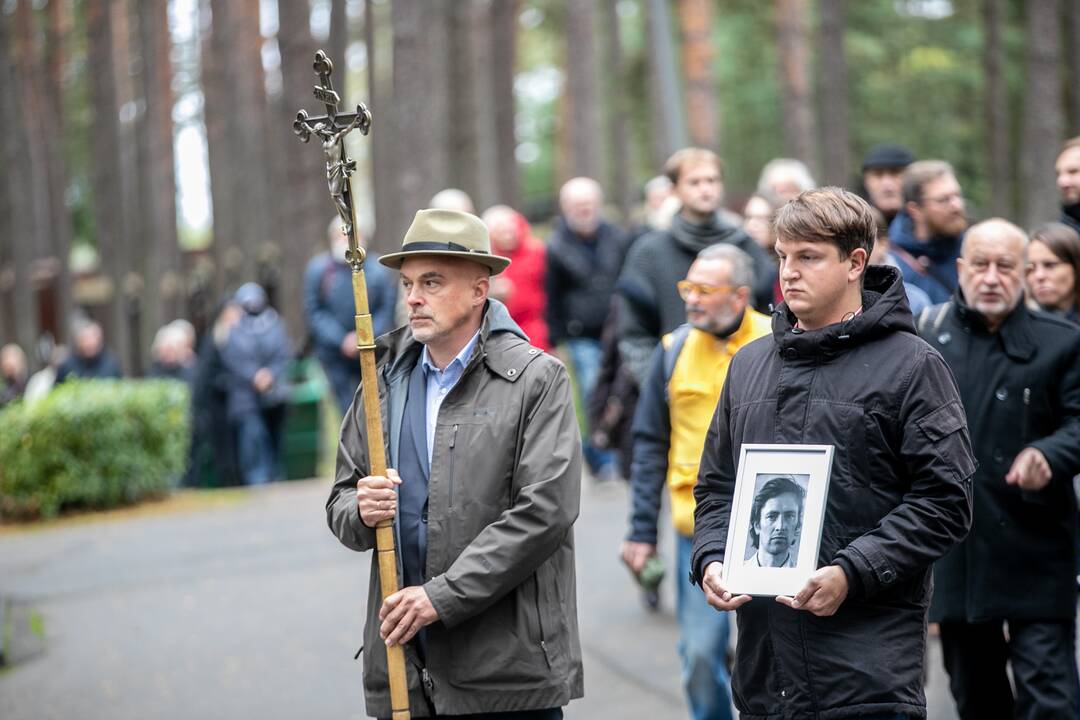 Fotomenininko R. Rakausko laidotuvės