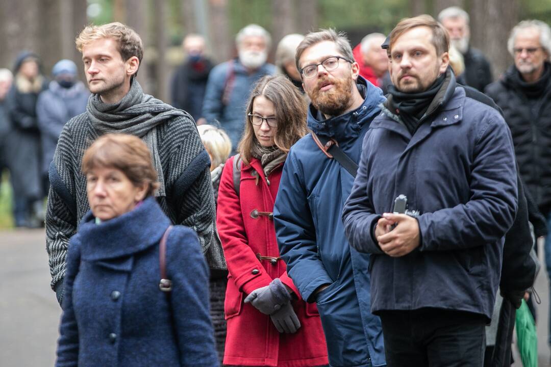 Fotomenininko R. Rakausko laidotuvės