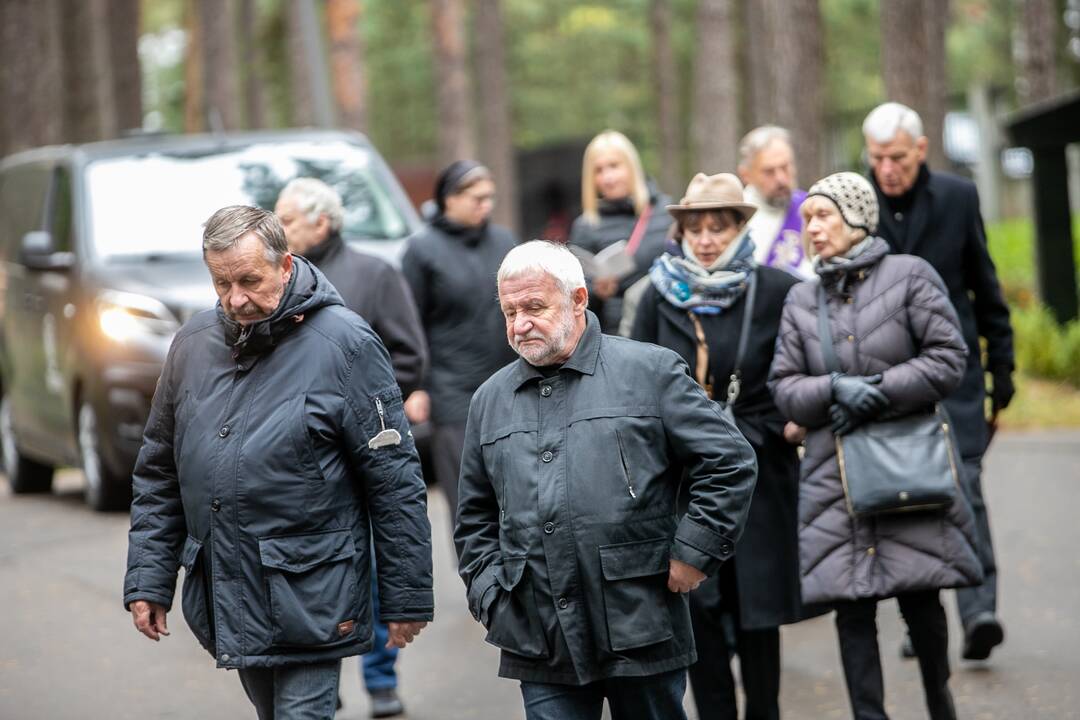Fotomenininko R. Rakausko laidotuvės