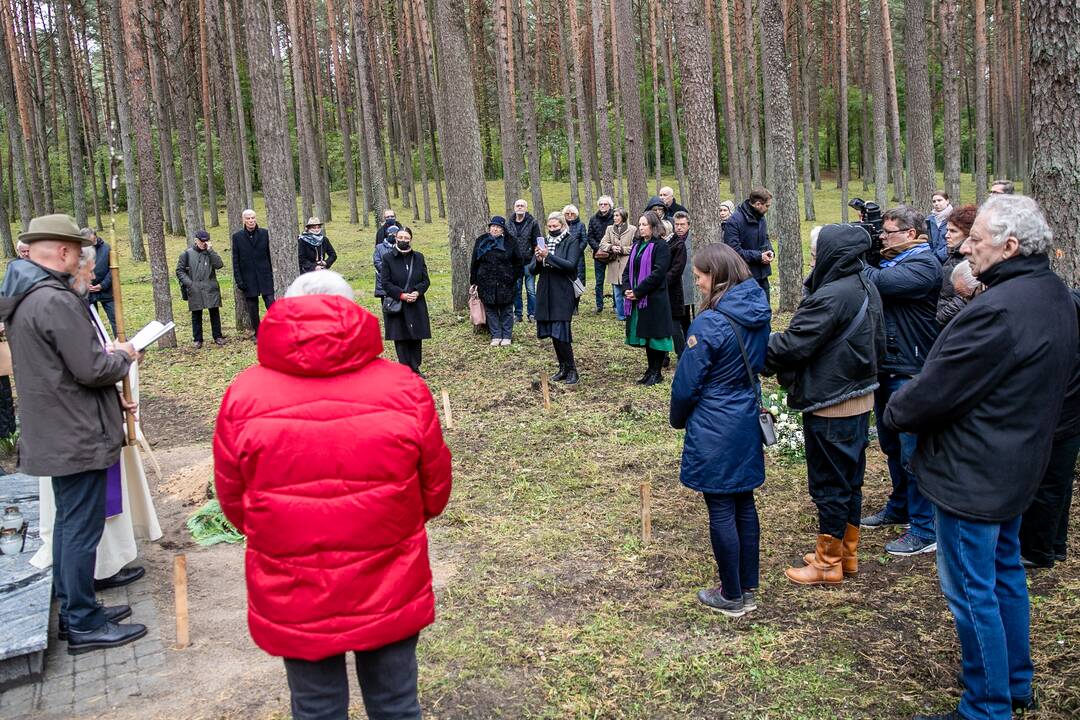 Fotomenininko R. Rakausko laidotuvės
