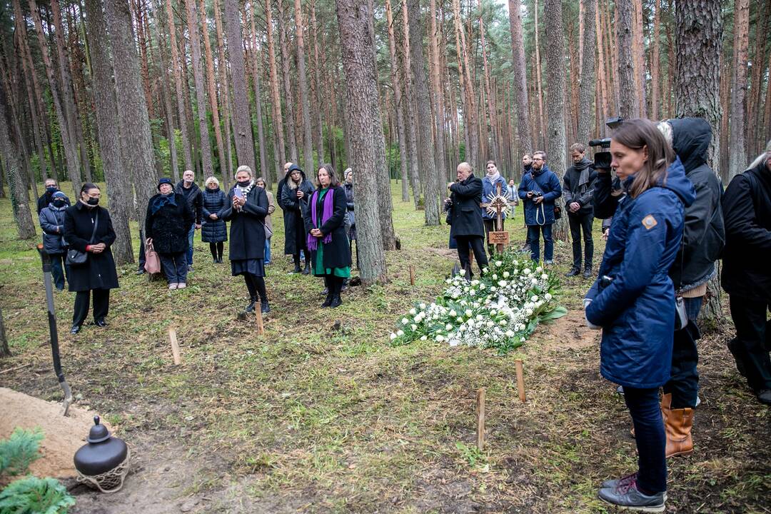 Fotomenininko R. Rakausko laidotuvės