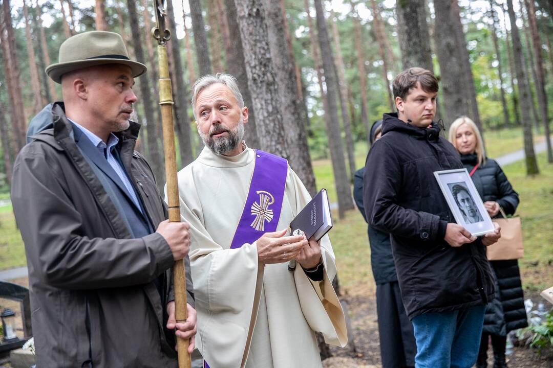Fotomenininko R. Rakausko laidotuvės