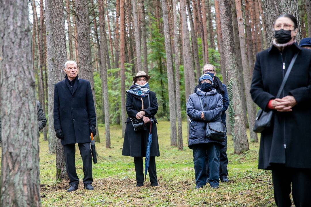 Fotomenininko R. Rakausko laidotuvės