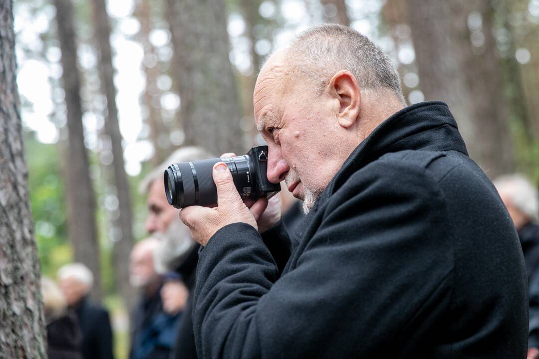 Fotomenininko R. Rakausko laidotuvės