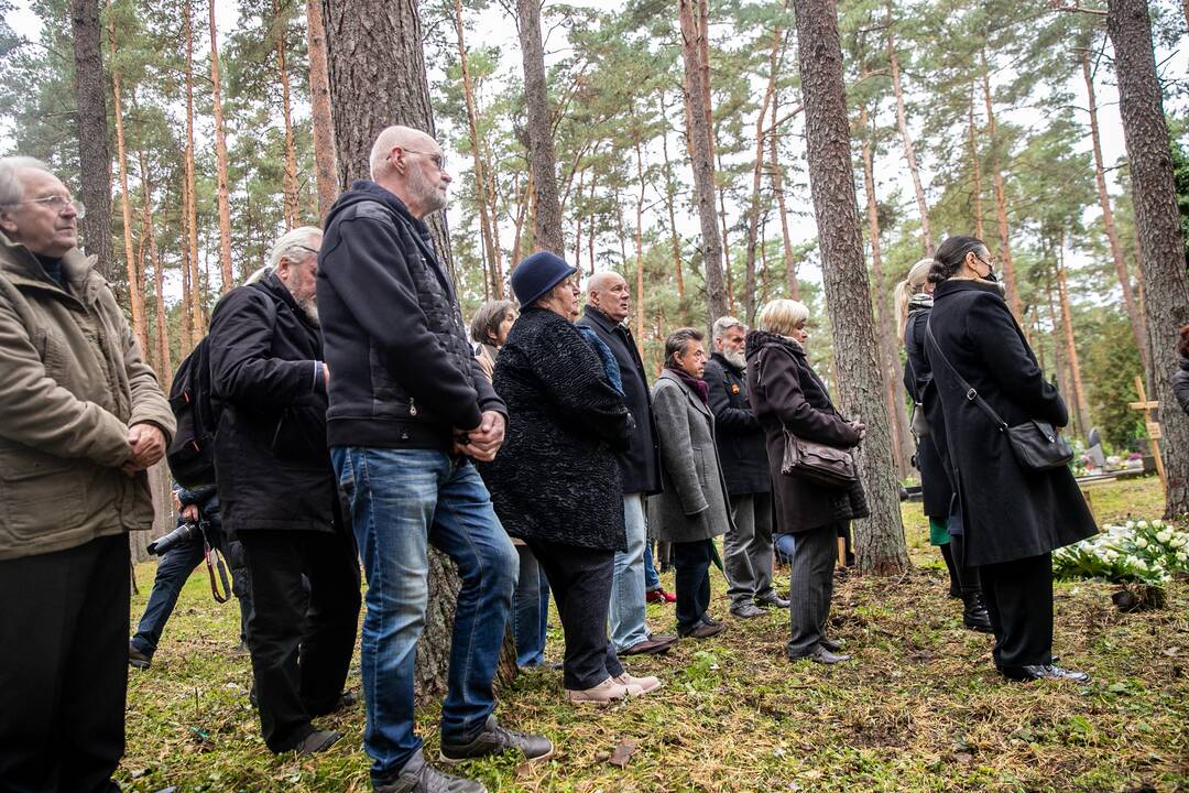 Fotomenininko R. Rakausko laidotuvės