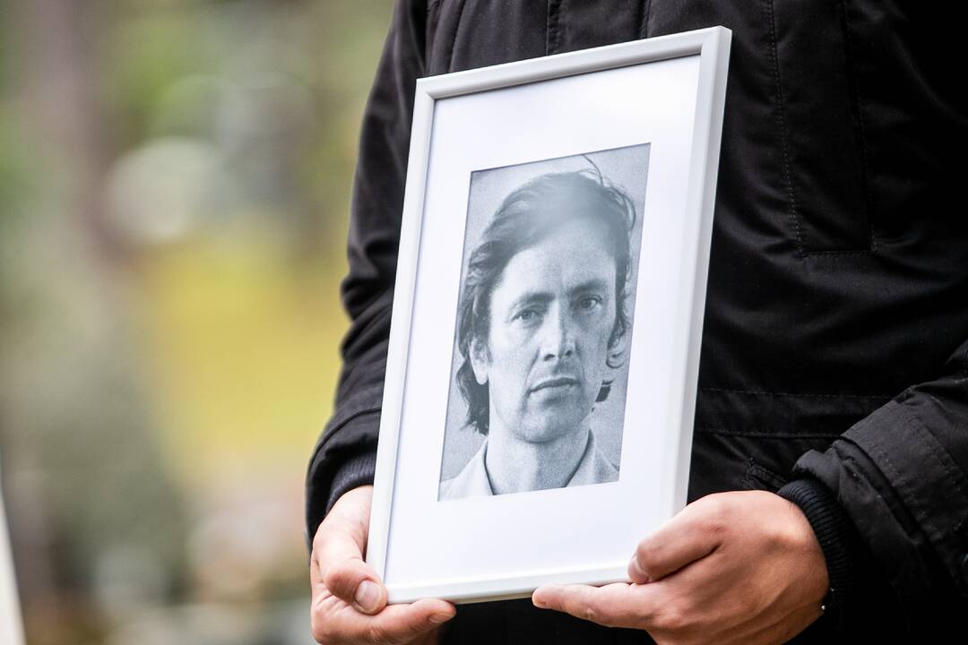 Fotomenininko R. Rakausko laidotuvės