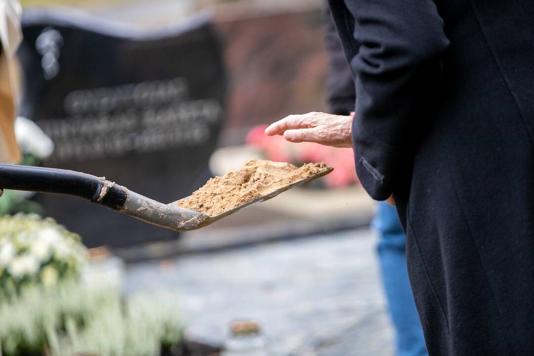 Fotomenininko R. Rakausko laidotuvės