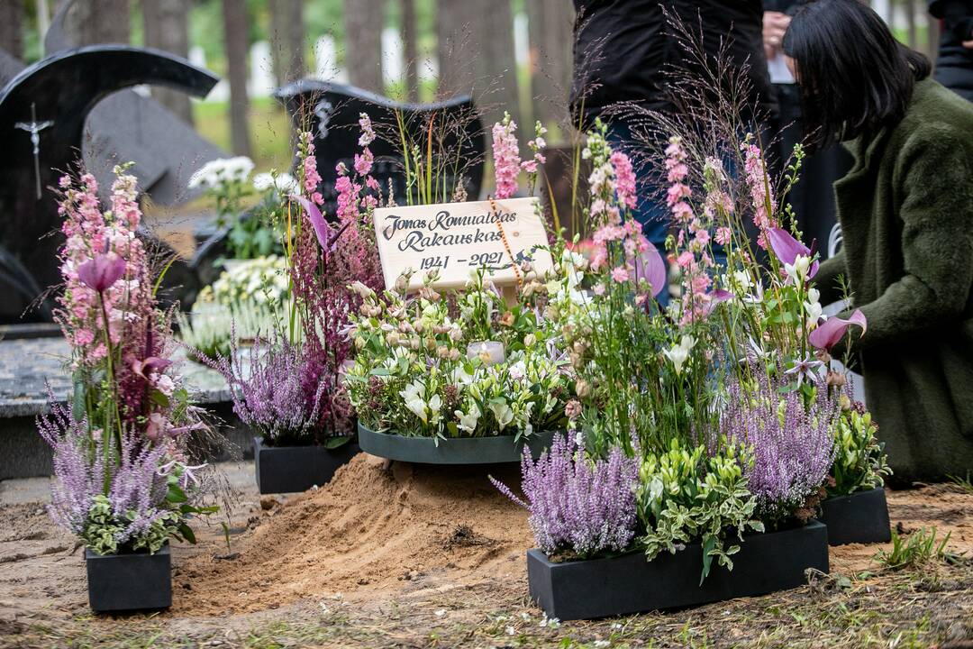 Fotomenininko R. Rakausko laidotuvės