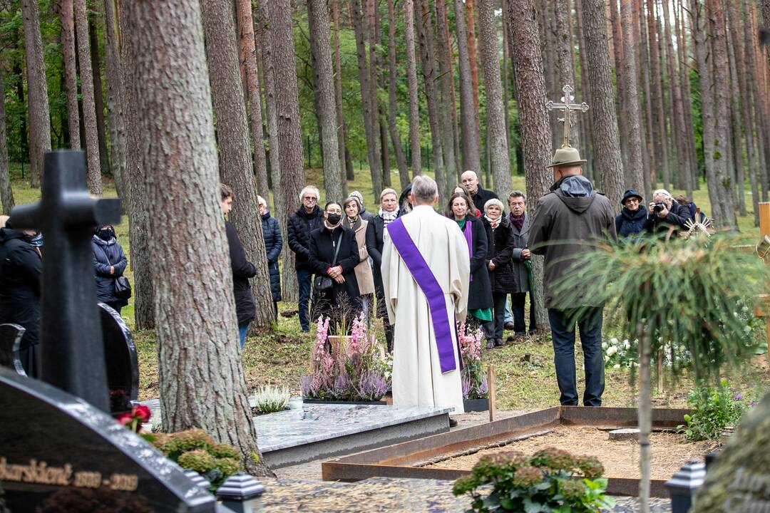 Fotomenininko R. Rakausko laidotuvės