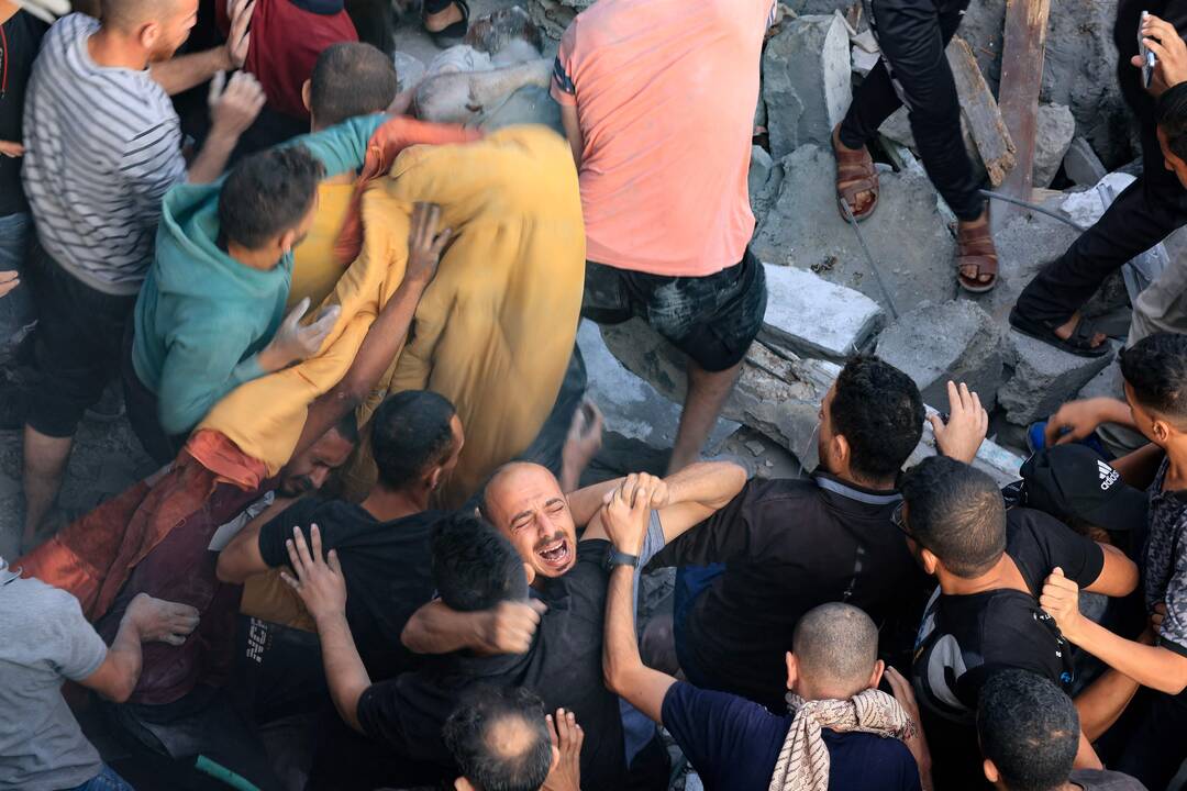 Ragina nedelsiant paskelbti humanitarinę pertrauką Gazos Ruože