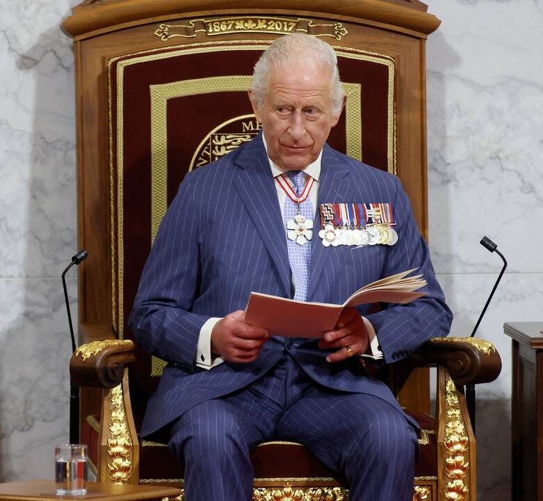 Britų karalius Karolis III gavo ir „Rolls-Royce“ automobilį