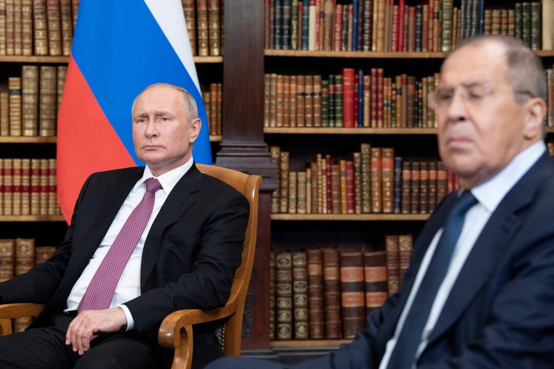 J. Borrellis: V. Putinas ir S. Lavrovas įtraukti į ES sankcijų sąrašą