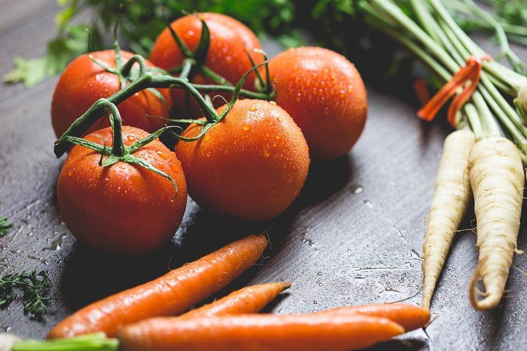 Pirkėjai nori lietuviškų daržovių, ūkininkai su nerimu laukia derliaus