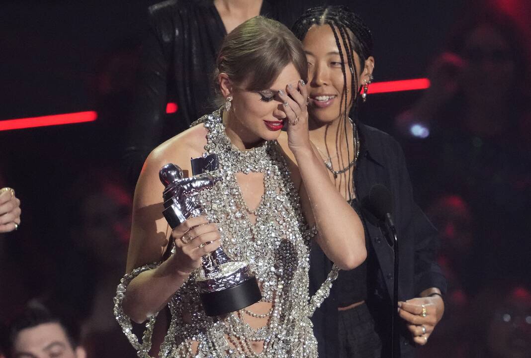 MTV VMA ceremonijoje triumfavo „Bad Bunny“ ir Taylor Swift