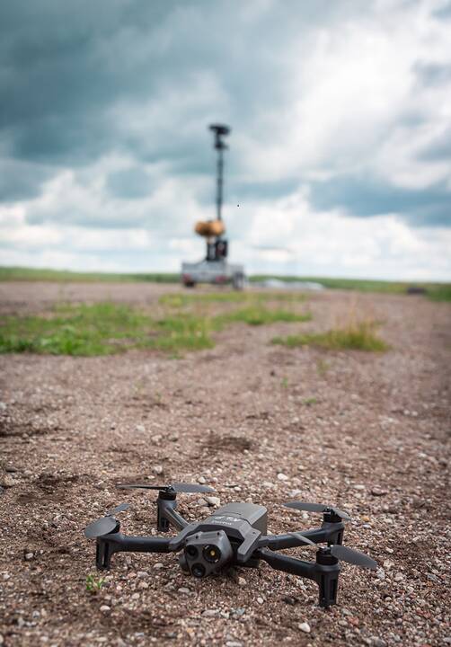 Karinių oro pajėgų Aviacijos bazėje pastebėtas dronas, sulaikytas jo operatorius