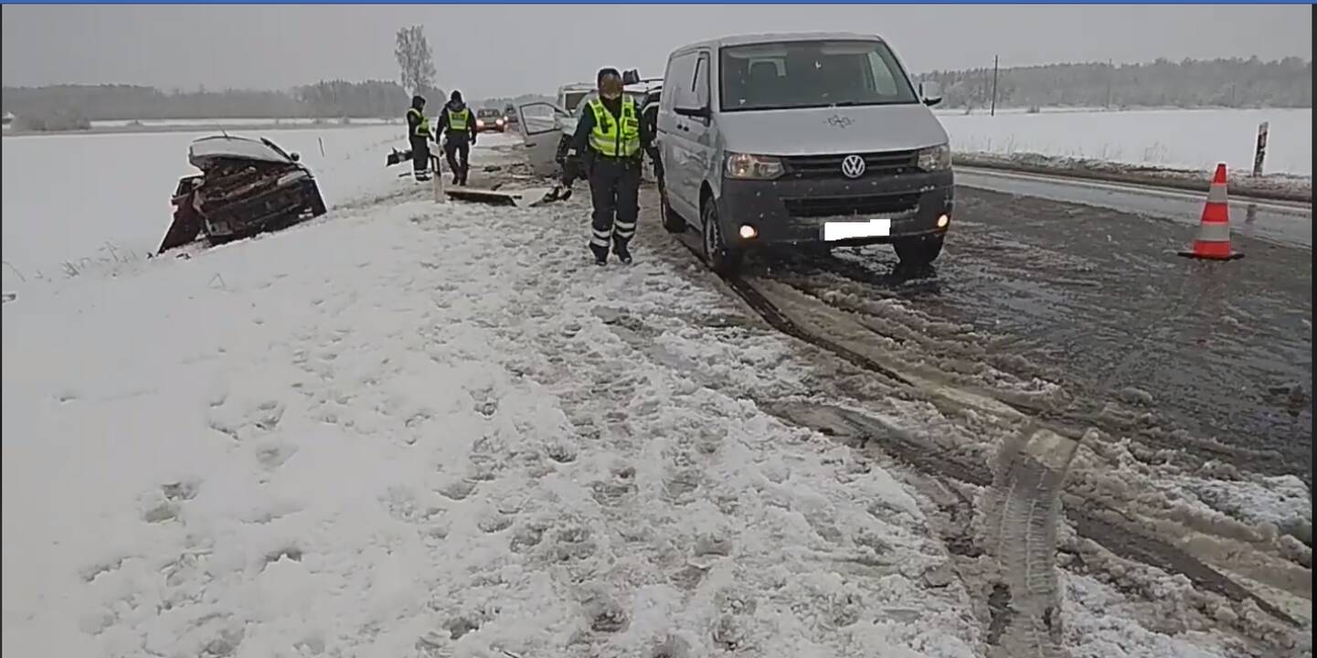 Kėdainių rajone – automobilių kaktomuša, žuvo du žmonės