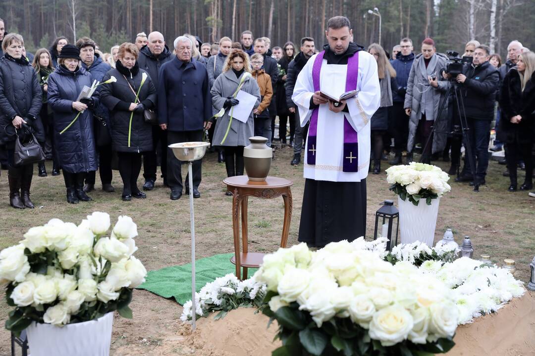 V. Cololo atgulė amžinojo poilsio