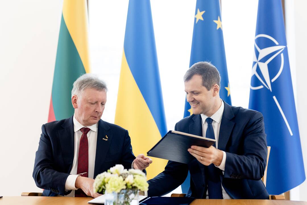 Pasirašyta sutartis tarp Vyriausybės ir Lietuvos savivaldybių asociacijos