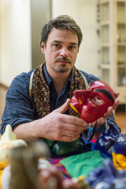 Poveikis: "Kaukės gali mums padėti atrasti save kitokius ir atskleisti tai, ko nerodome kitiems bei bijome pripažinti patys sau", – sako savęs pažinimo sesijas su sakralinėmis Balio kaukėmis vedantis L.Pobedonoscevas. 