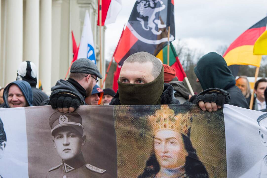 Keli šimtai žmonių žygiavo tautininkų eitynėse Vilniuje