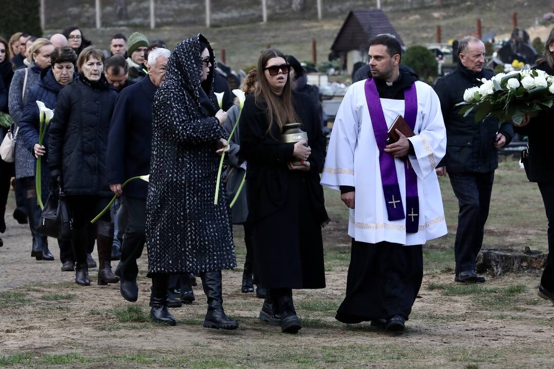 V. Cololo atgulė amžinojo poilsio